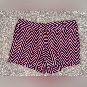 Loft Shorts Chevron 
Size: 2
Color: Chevron Oink and Navy 
4" inseam